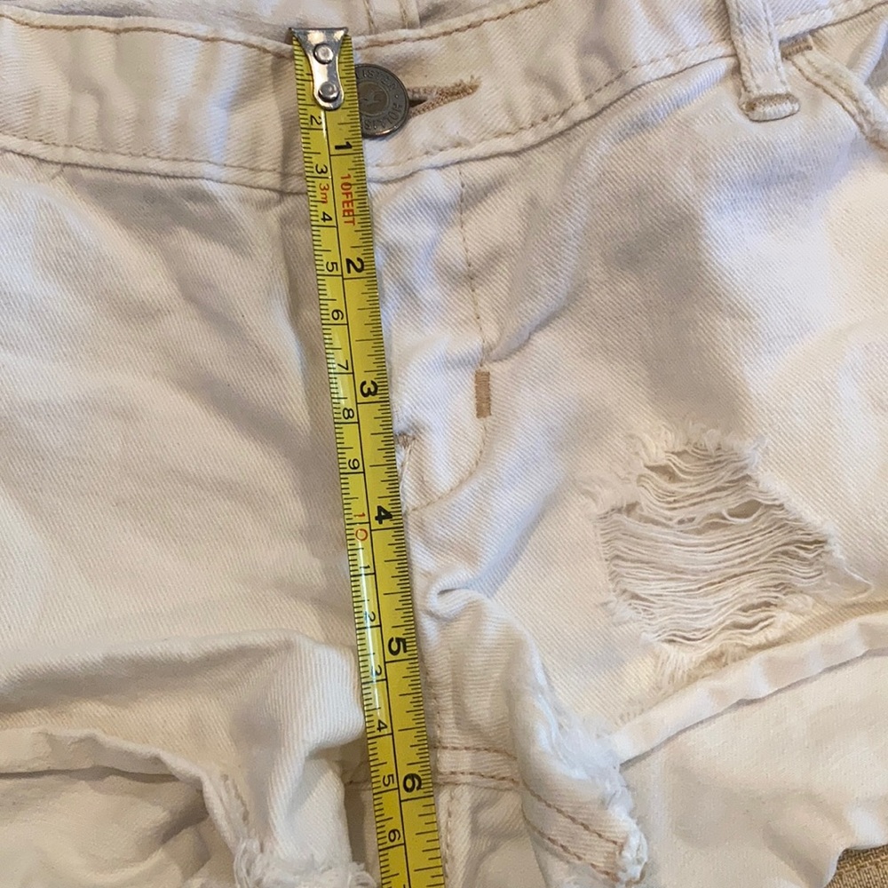 HOLLISTER WHITE DENIM DESTROYED SHORTS! 🤗 - Picture 5 of 5